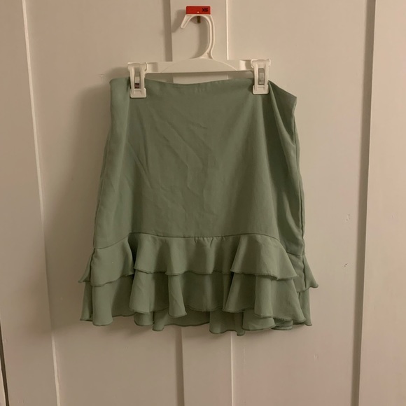 Sage green flounced mini skirt - Picture 3 of 3